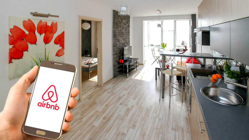 Airbnb là nền tảng đặt chỗ theo mô hình chia sẻ chỗ ở (home-sharing)